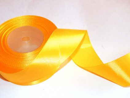 Saténová dekorační stuha AKSA 12 mm x 32 m, žlutá barva, jemný lesk