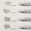 Mikrotužka Pentel GraphGear 500, vyvážená konstrukce, zkosený válcový grip, 0,7 mm